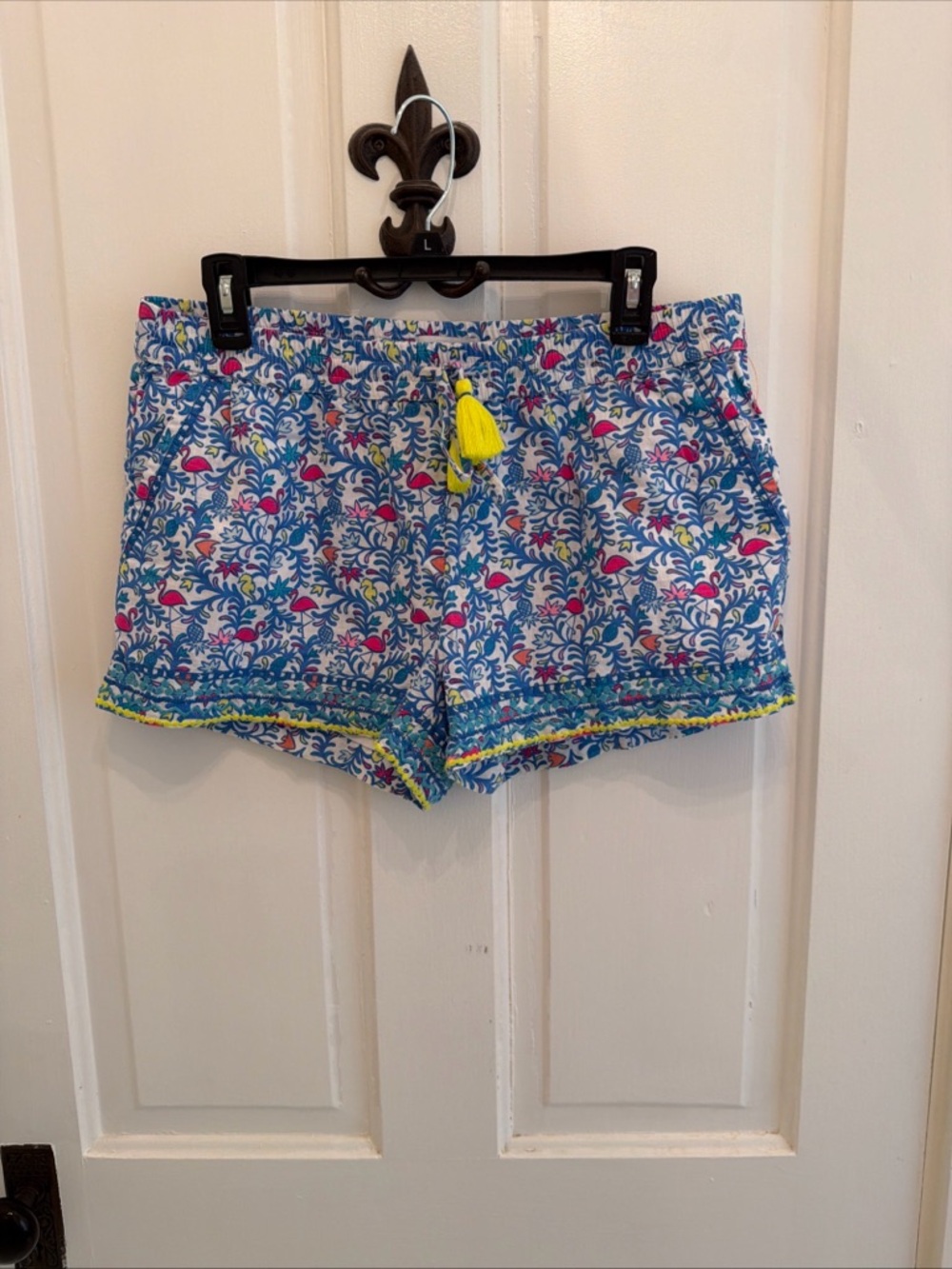 Vineyard Vines Flamingos Lined Women's Tassel Pull-on  Shorts Sz Medium NWOT